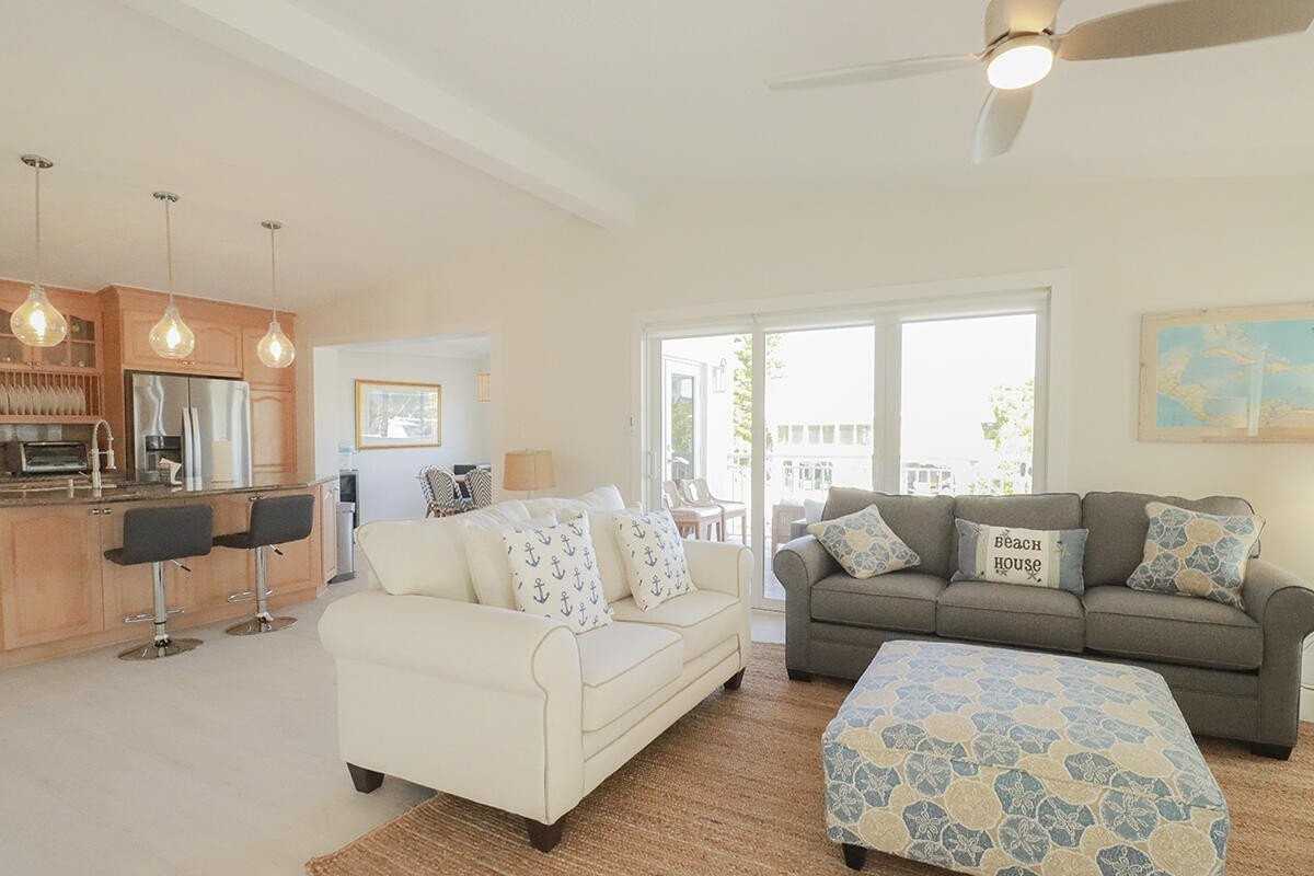 121 Lisbon Ct - Photo 5 of 26