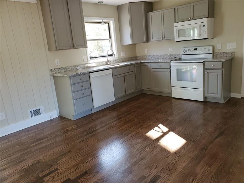 318 Lynnwood Dr - Photo 4 of 23