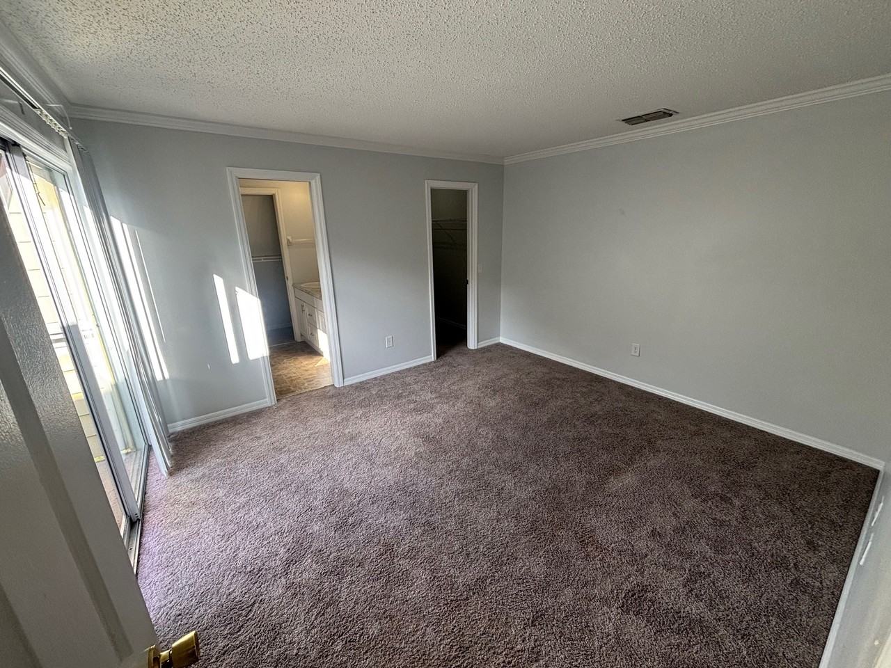 Leisure Living - Photo 4 of 9