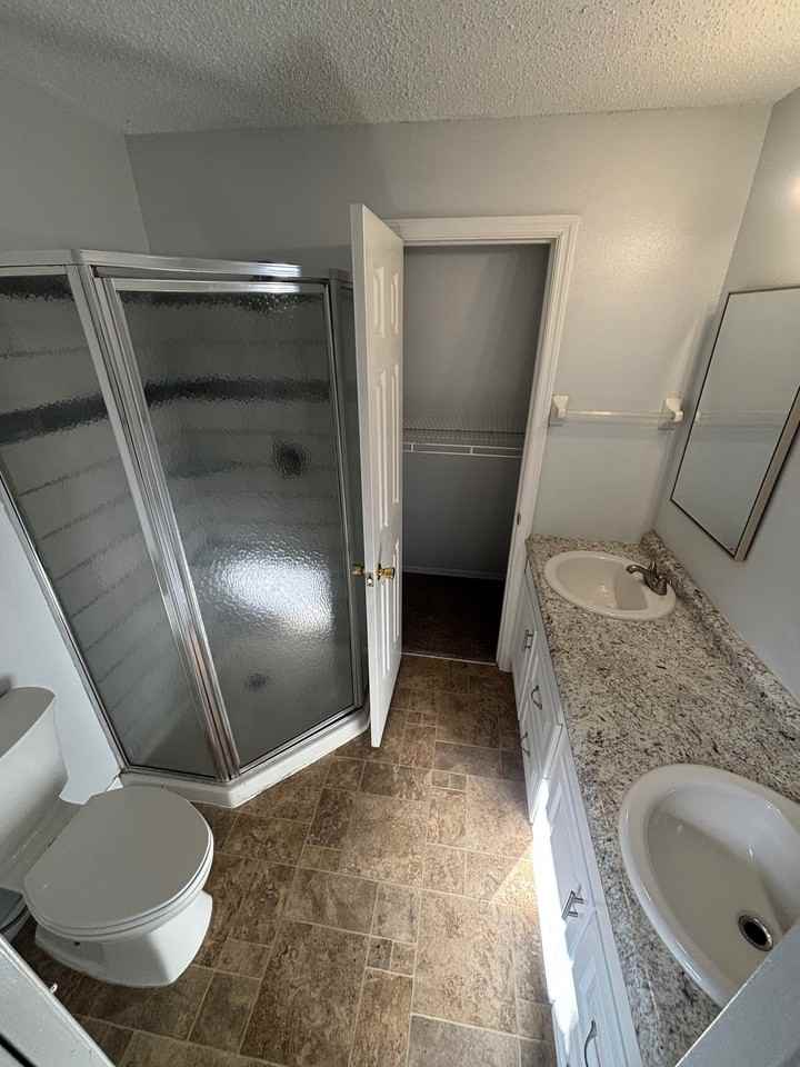 Leisure Living - Photo 5 of 9