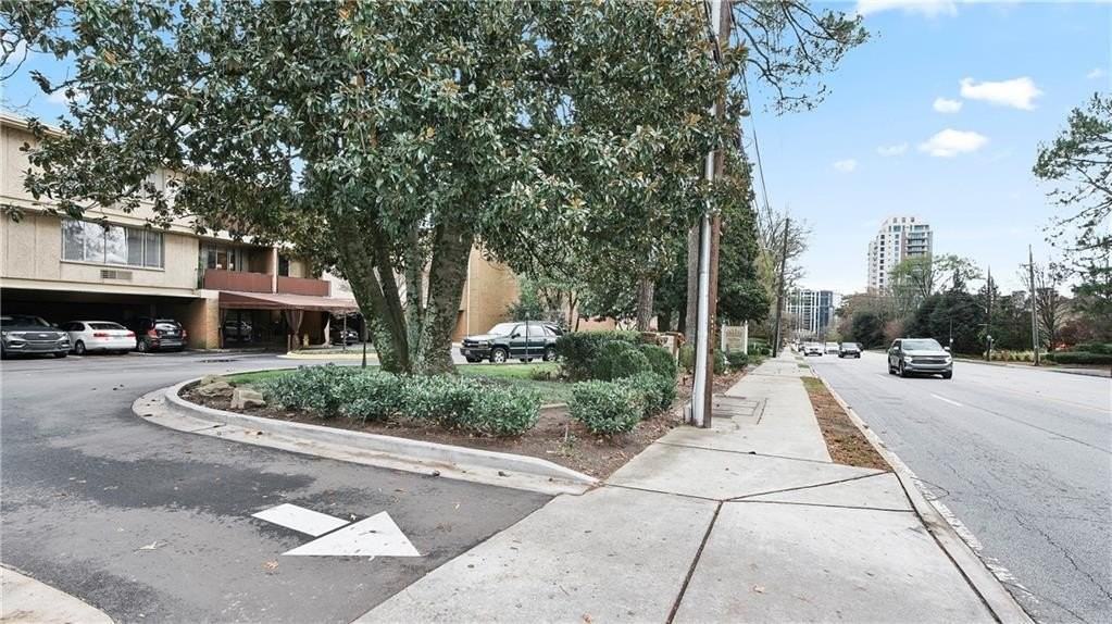2637 Peachtree Rd Ne Apt 207 #207 - Photo 3 of 28