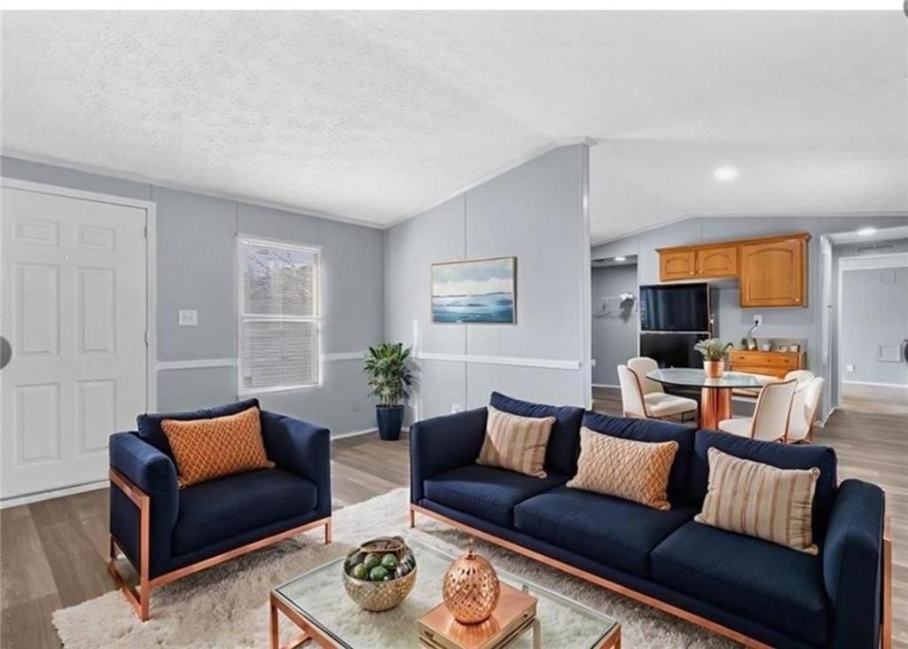 204 Fleetwood Dr - Photo 2 of 12