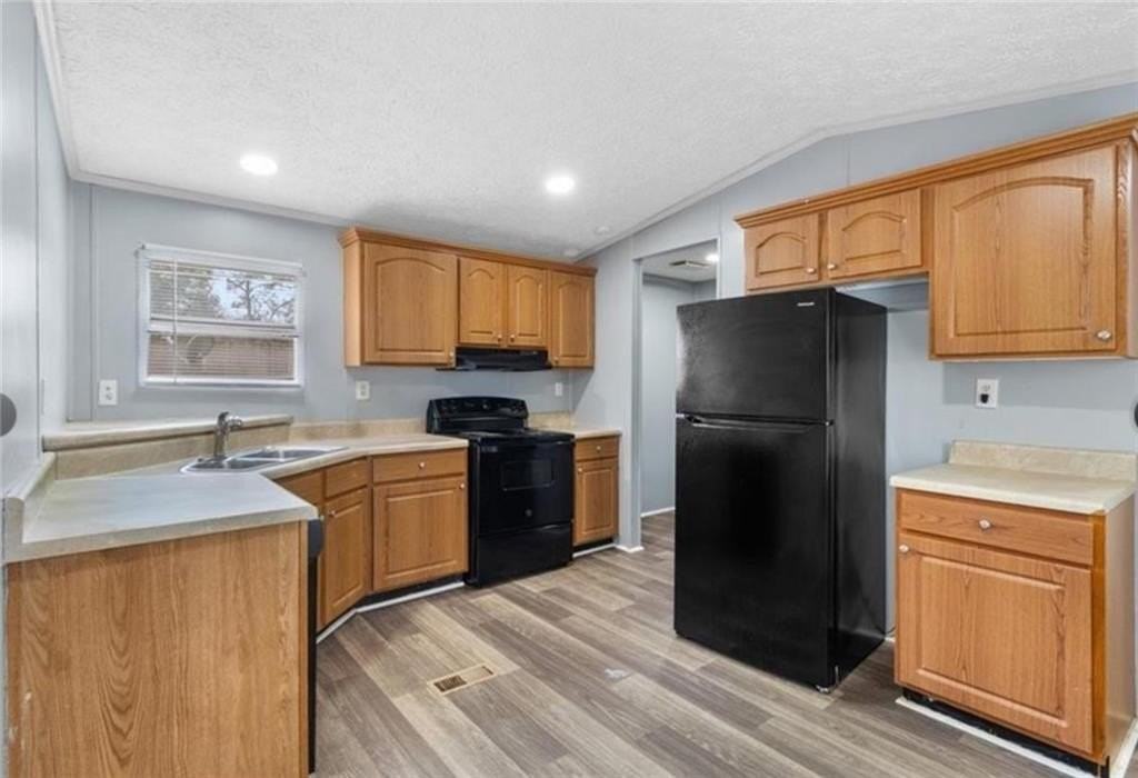 204 Fleetwood Dr - Photo 4 of 12