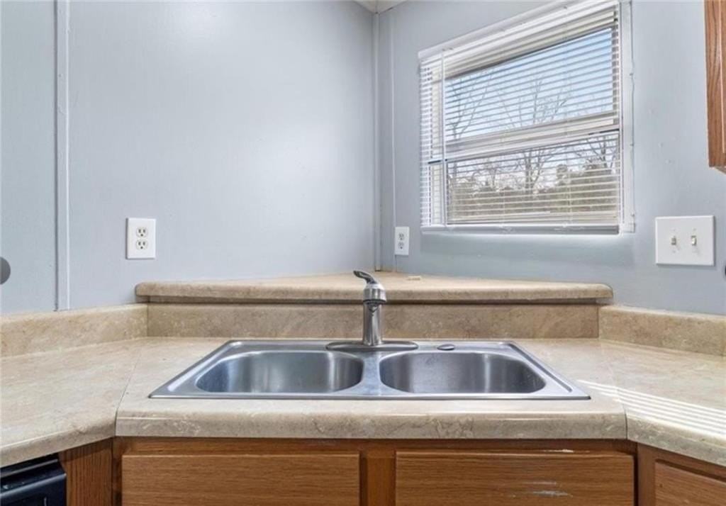 204 Fleetwood Dr - Photo 5 of 12