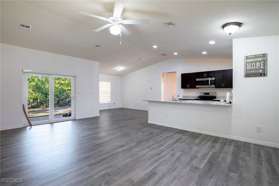 8105 Rolling Ct - Photo 4 of 19