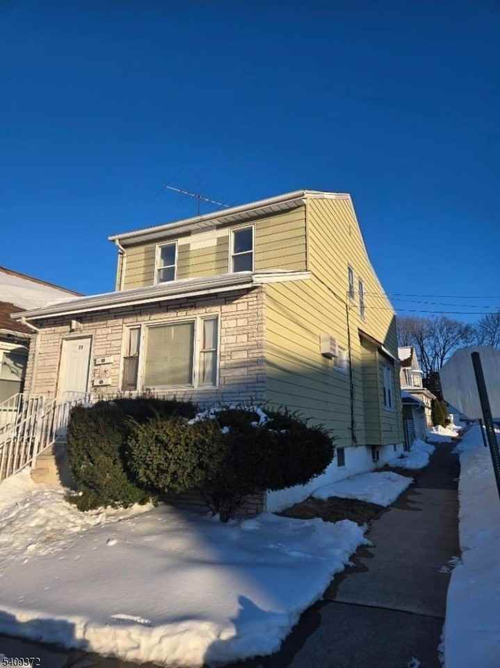 75 Newby Ave - Photo 2 of 9