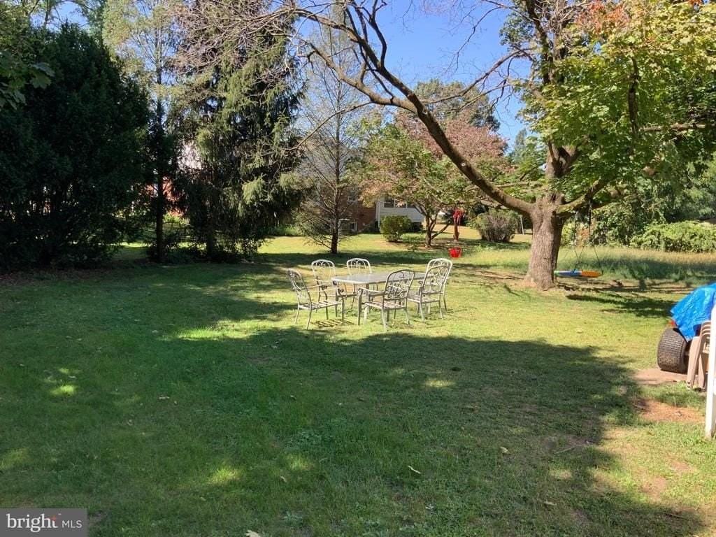 433 Bentley Ave #B - Photo 3 of 14