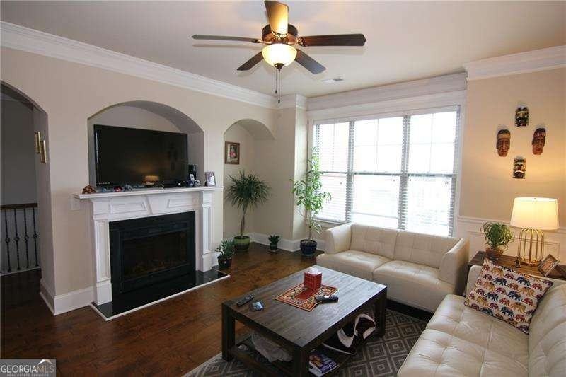 1660 Jardin Ct - Photo 2 of 16