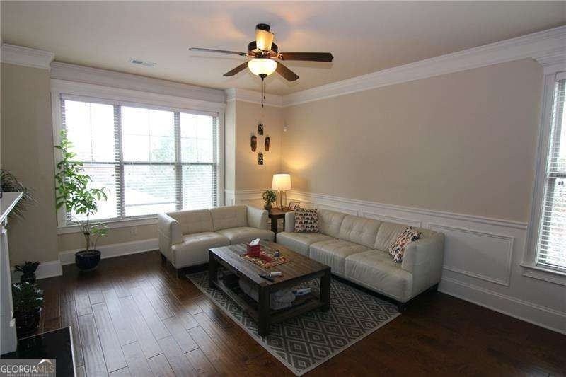 1660 Jardin Ct - Photo 3 of 16