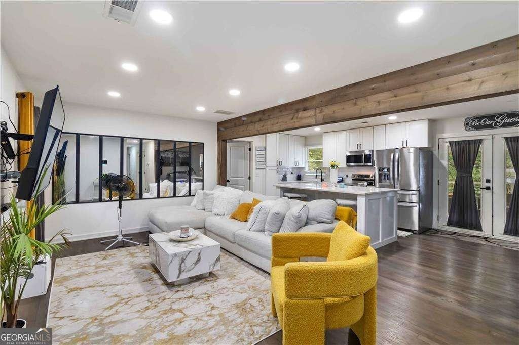 2327 Young Rd - Photo 5 of 40