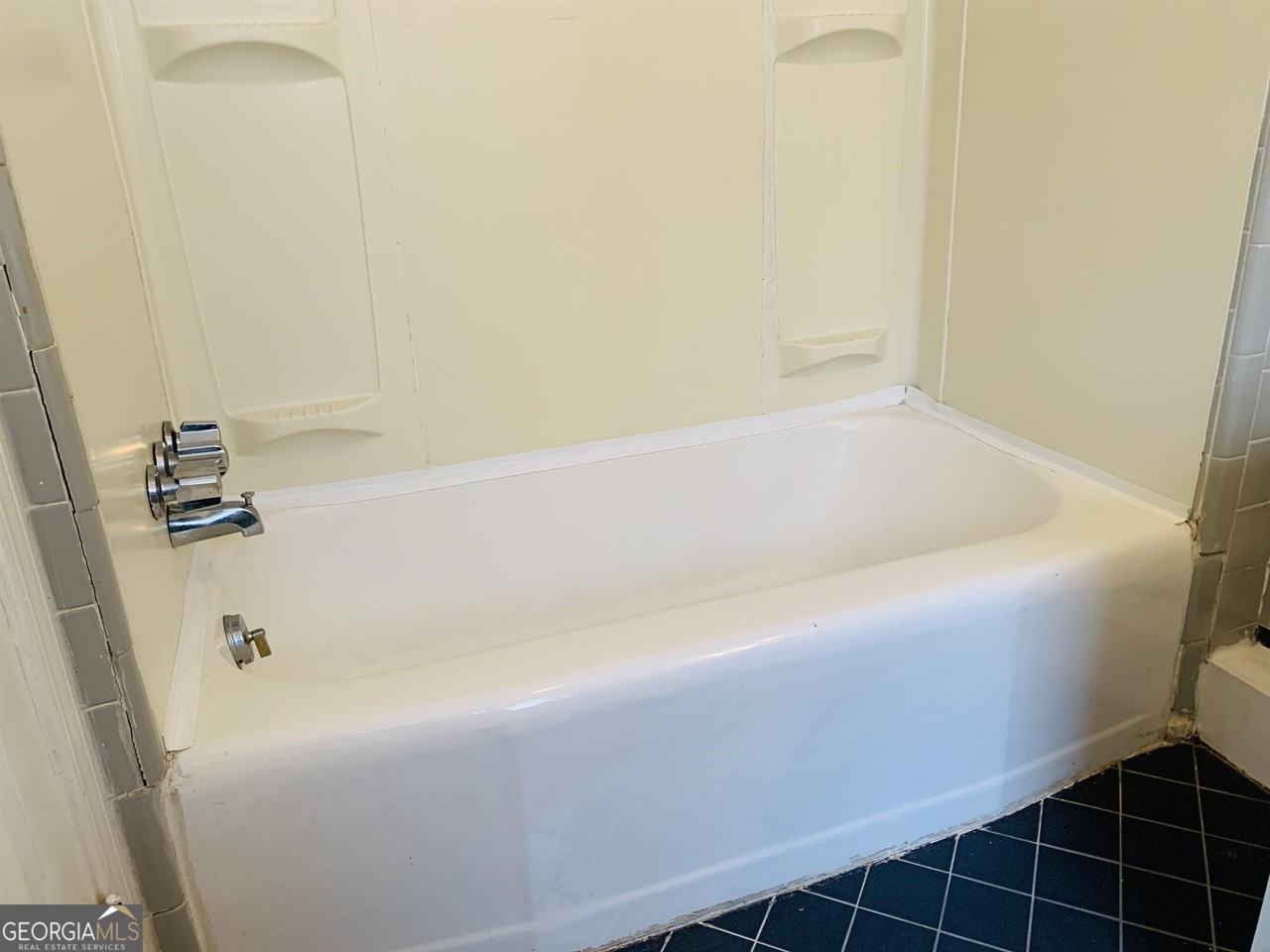 504 Broad St Apt 5 #5 - Photo 7 of 12