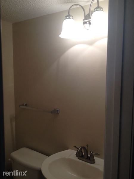 511 Sherwood Ct - Photo 3 of 14