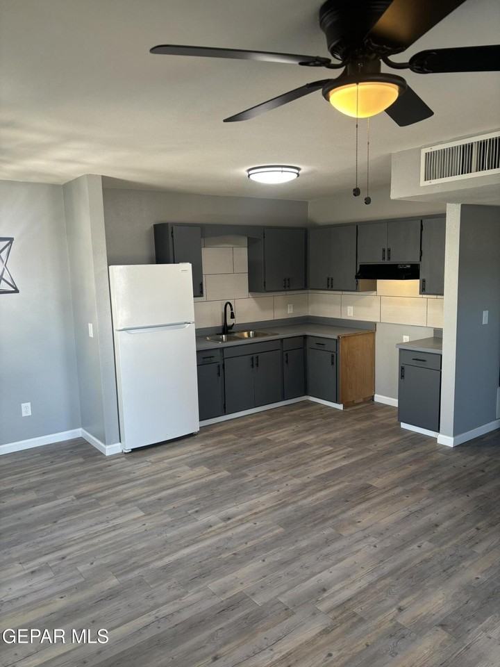 7840 Knights Dr Apt 216 #216 - Photo 6 of 17