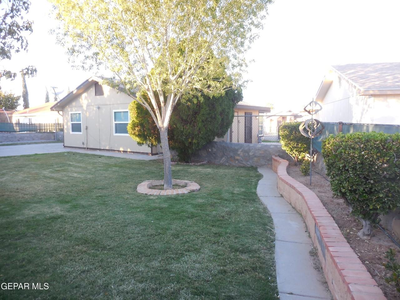 608 Thames Dr - Photo 4 of 28