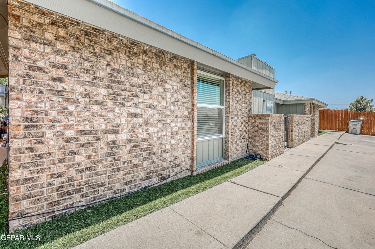 630 White Cliffs Dr Apt C #C - Photo 3 of 29