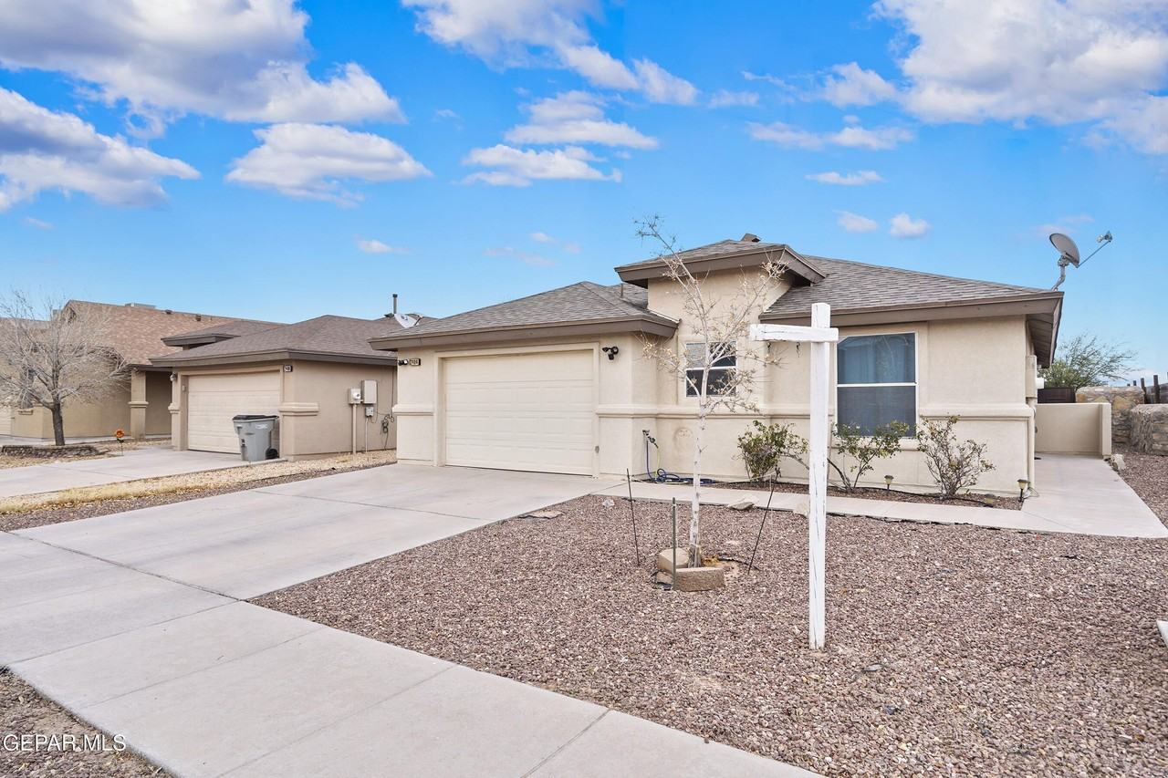 2404 Escape Point St - Photo 3 of 27