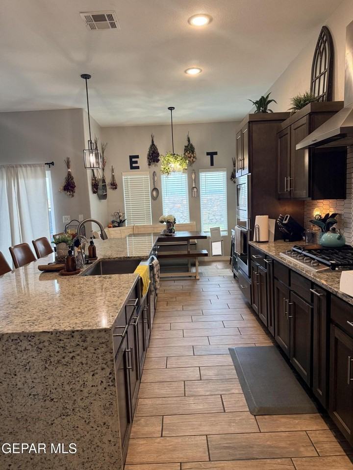 548 La Entrada Cir - Photo 3 of 32