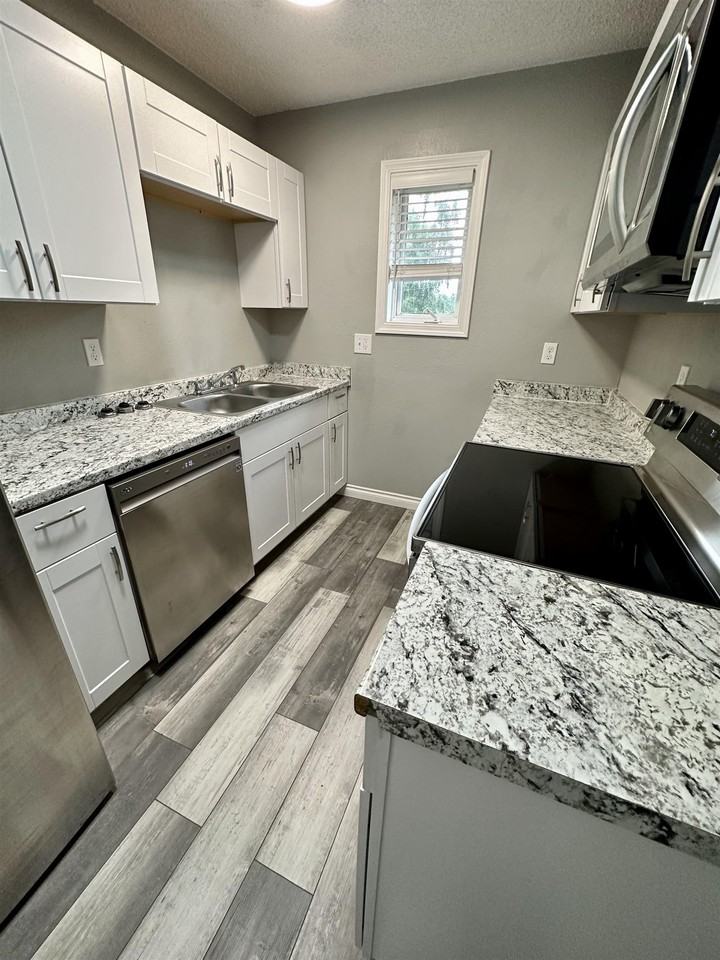 102 B St #11 - Photo 5 of 12