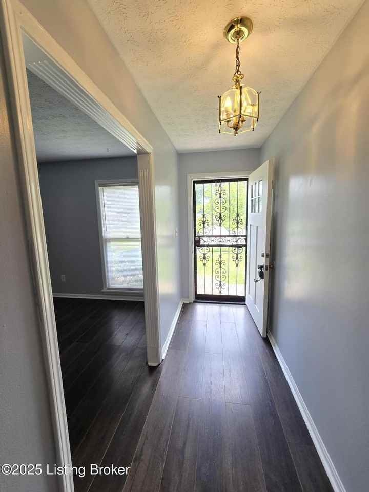 9313 Le Beau Ct - Photo 6 of 50