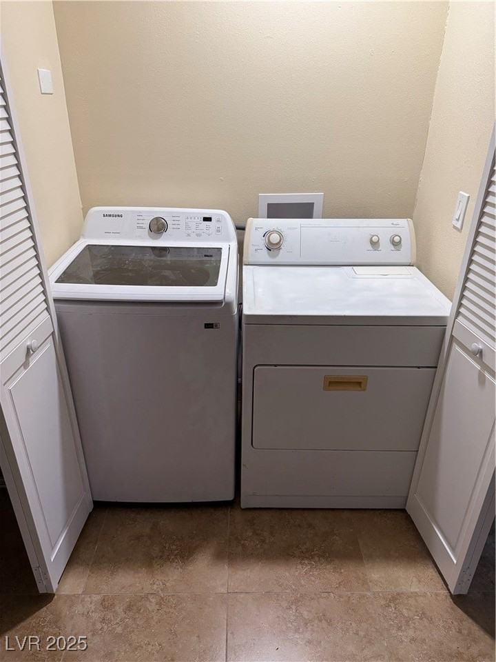 350 E Desert Inn Rd #F104 - Photo 6 of 27