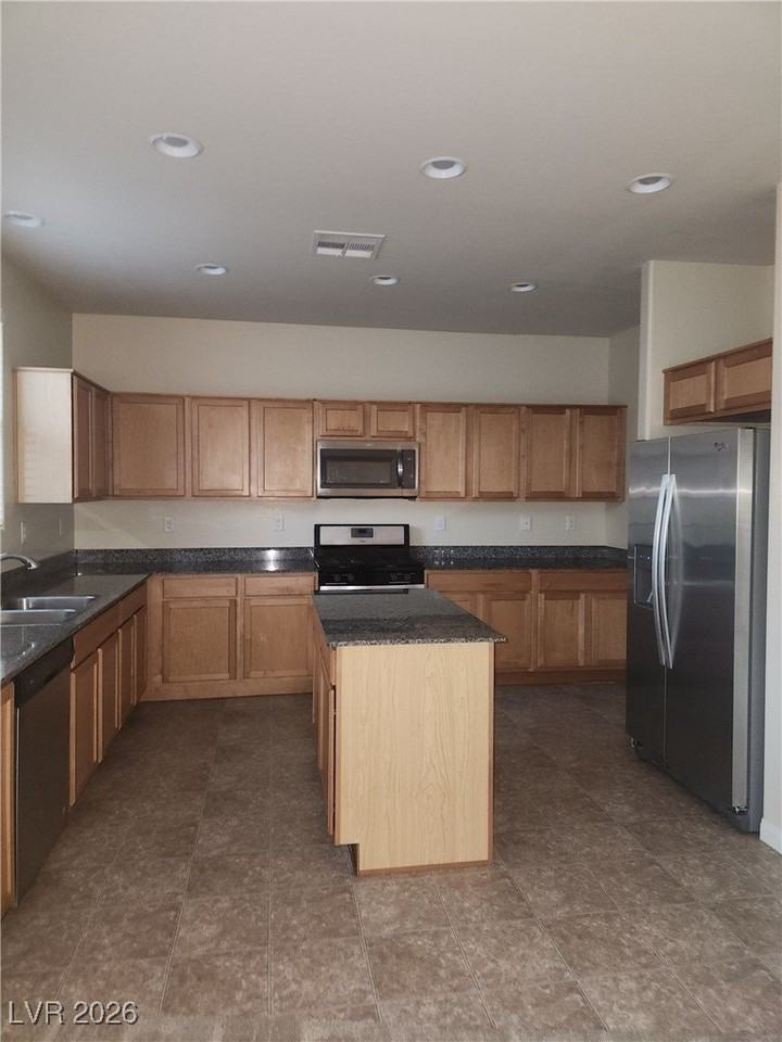 8907 Whitten Park Ave - Photo 6 of 27