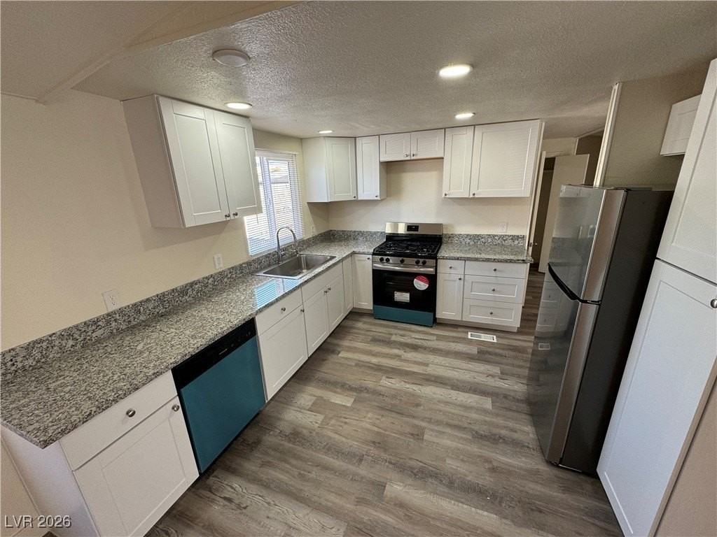 2891 Lassen Ct - Photo 4 of 31