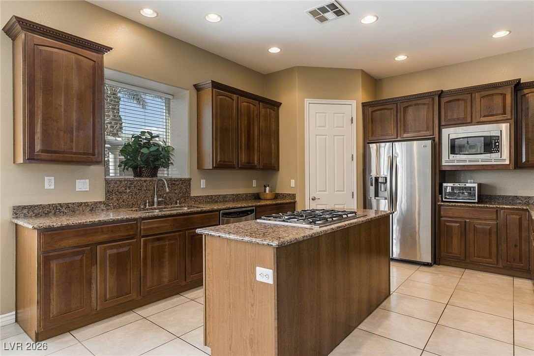 9481 Kickapoo Ave - Photo 5 of 25