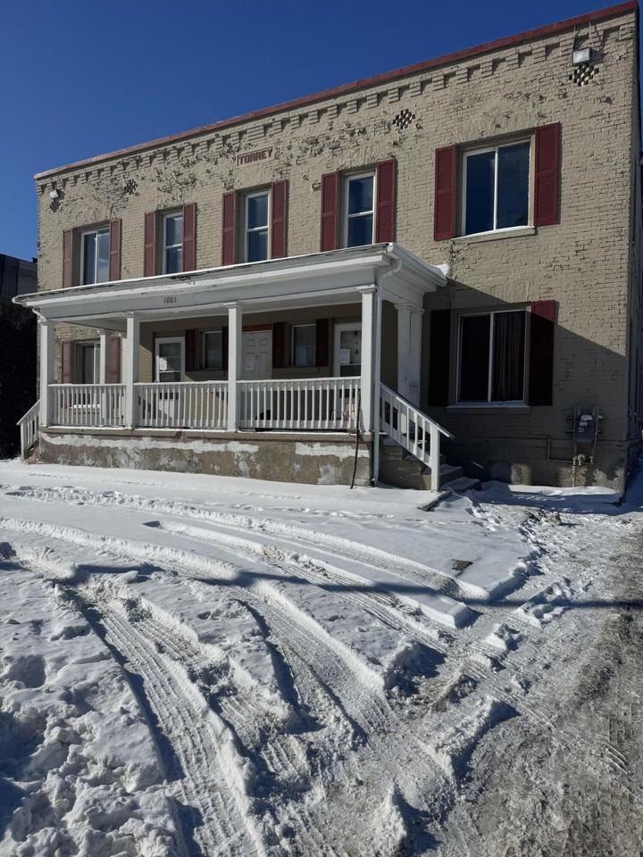 1001 N Saginaw St Apt 8 #8 - Photo 2 of 8