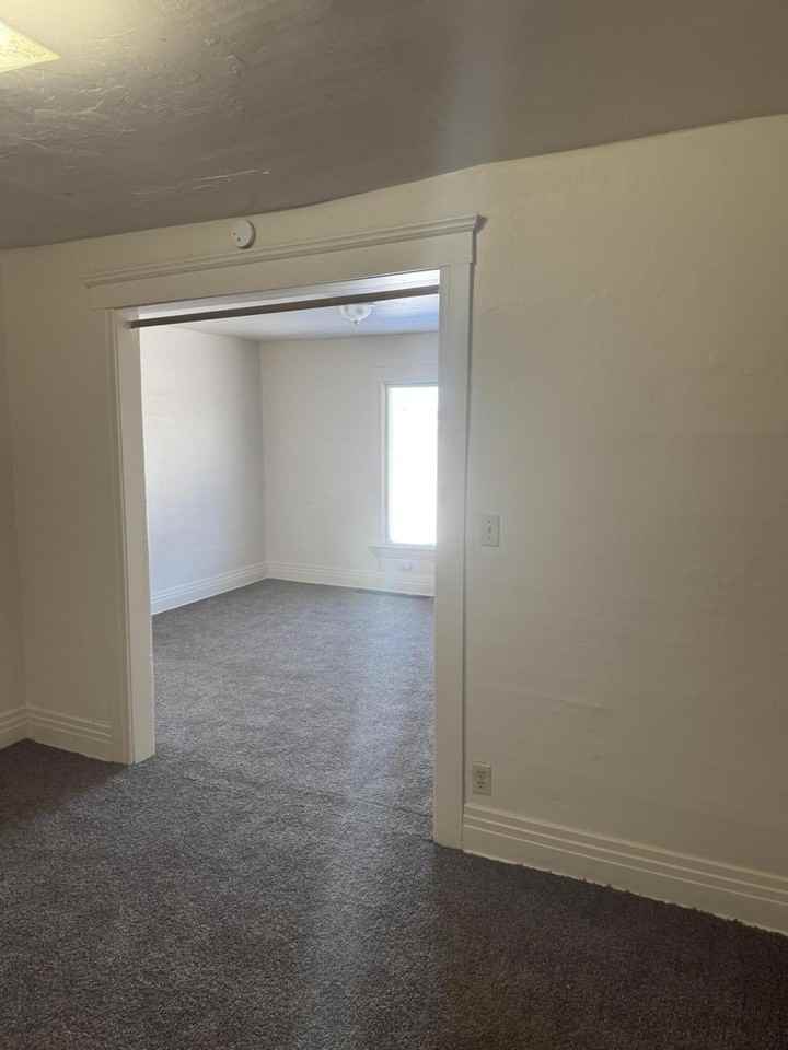 1001 N Saginaw St Apt 8 #8 - Photo 4 of 8