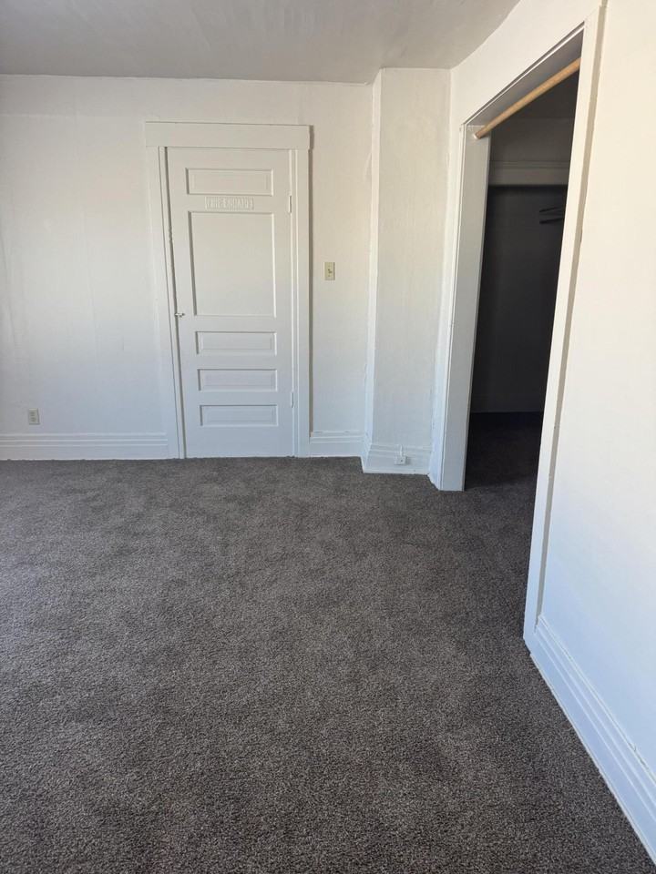 1001 N Saginaw St Apt 8 #8 - Photo 5 of 8