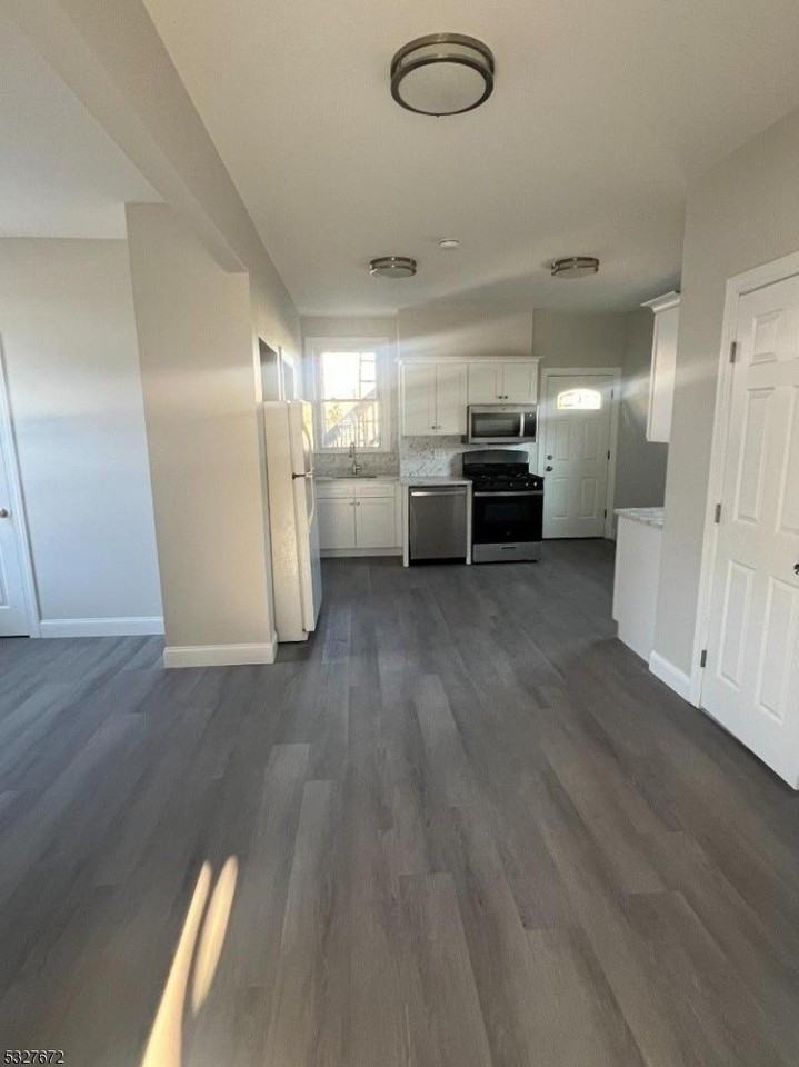 149 Atlantic St - Photo 2 of 11