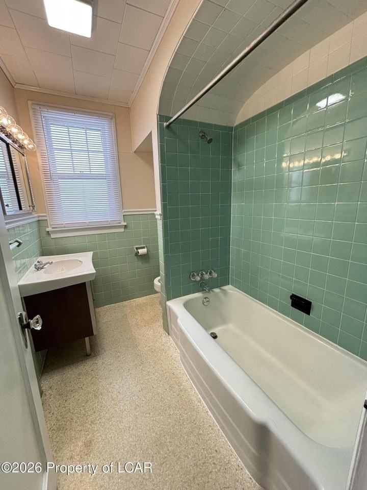 230 Wright Ave - Photo 7 of 9