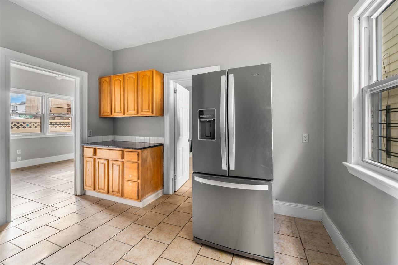 43 Humphrey Ave #2 - Photo 3 of 13