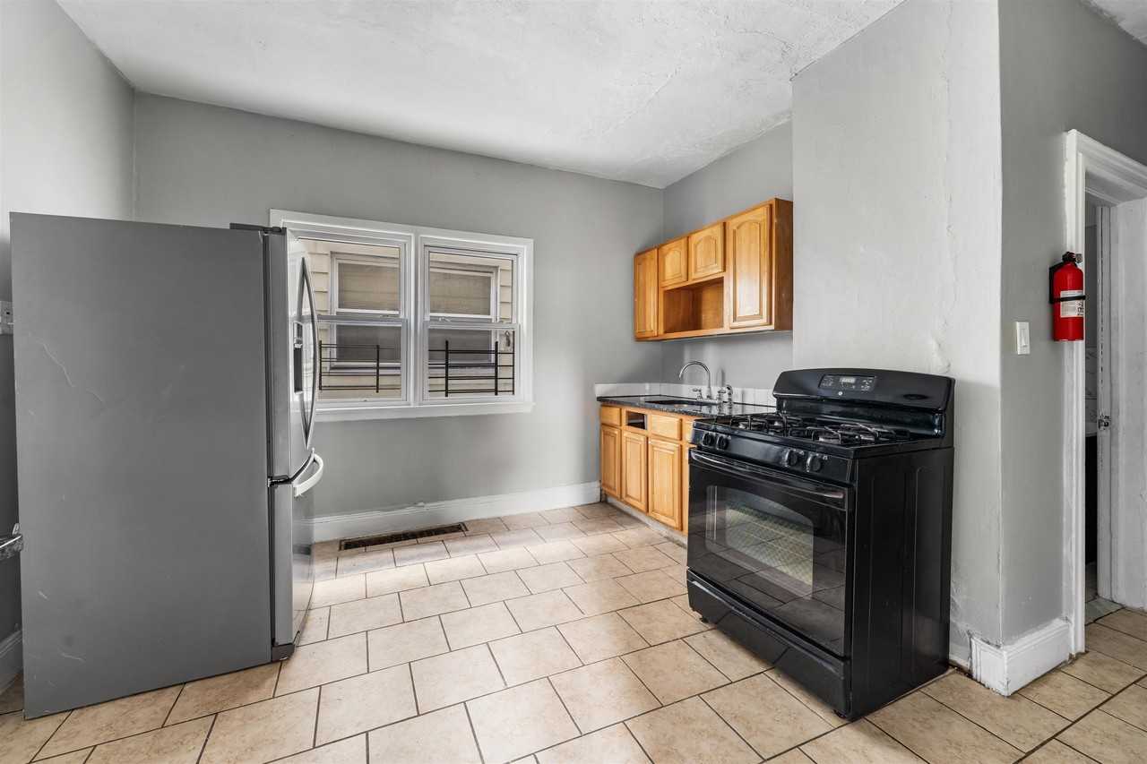 43 Humphrey Ave #2 - Photo 4 of 13