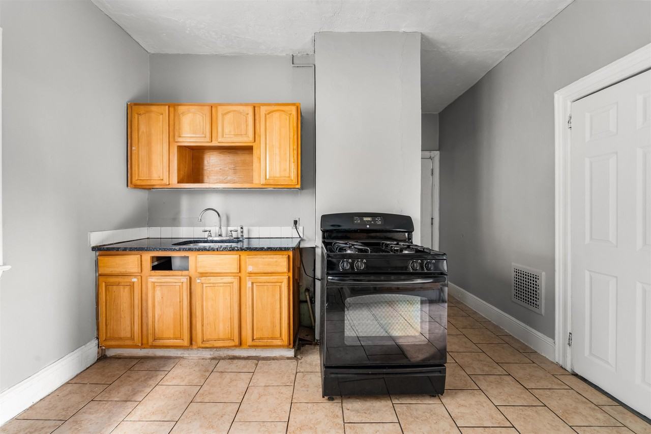 43 Humphrey Ave #2 - Photo 5 of 13