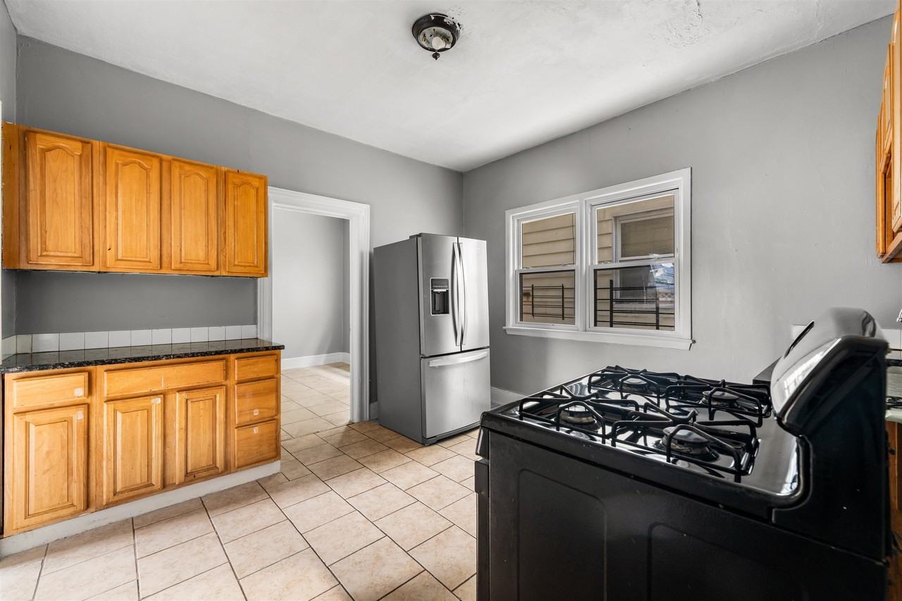 43 Humphrey Ave #2 - Photo 6 of 13