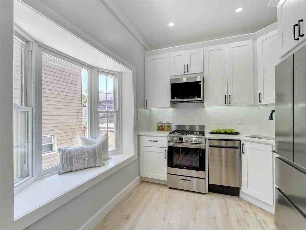 47 Washburn St #202 - Photo 2 of 8