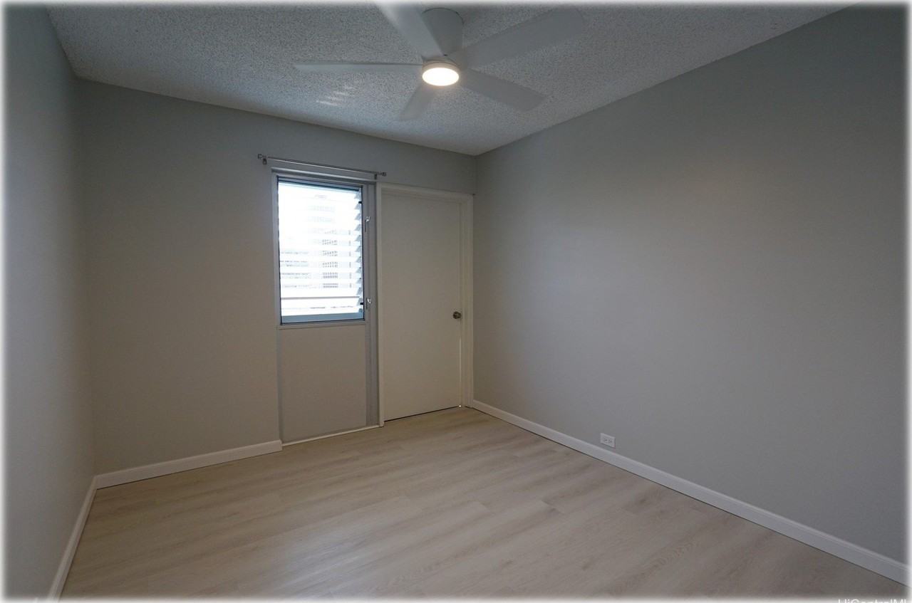 509 University Ave Apt 1004 #1004 - Photo 4 of 21