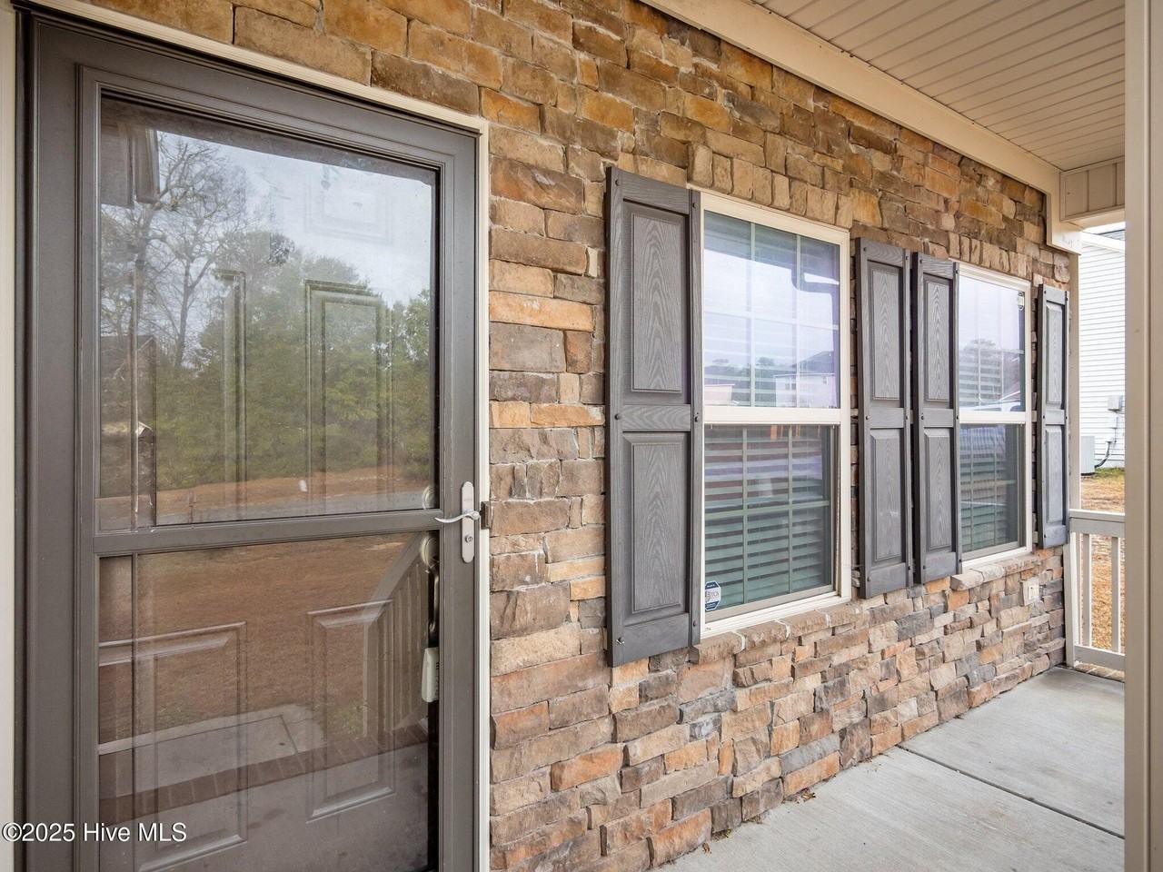 512 Pepperwood Ln - Photo 3 of 29