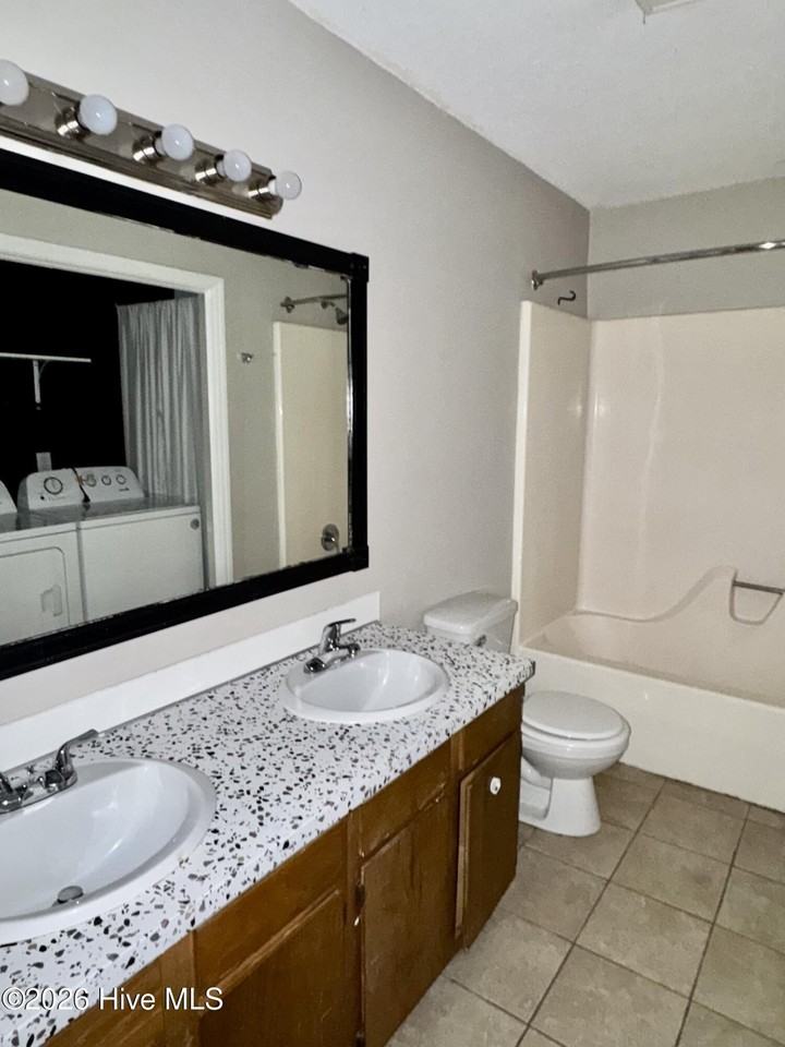 1400 E 1st St Unit A #A - Photo 4 of 9