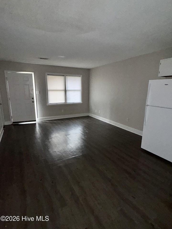 1400 E 1st St Unit A #A - Photo 7 of 9