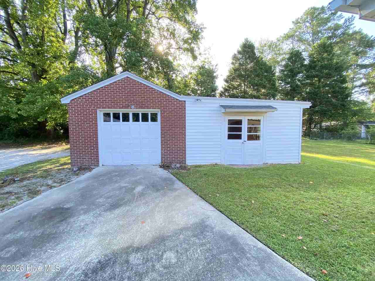 1710 S Elm St - Photo 2 of 21