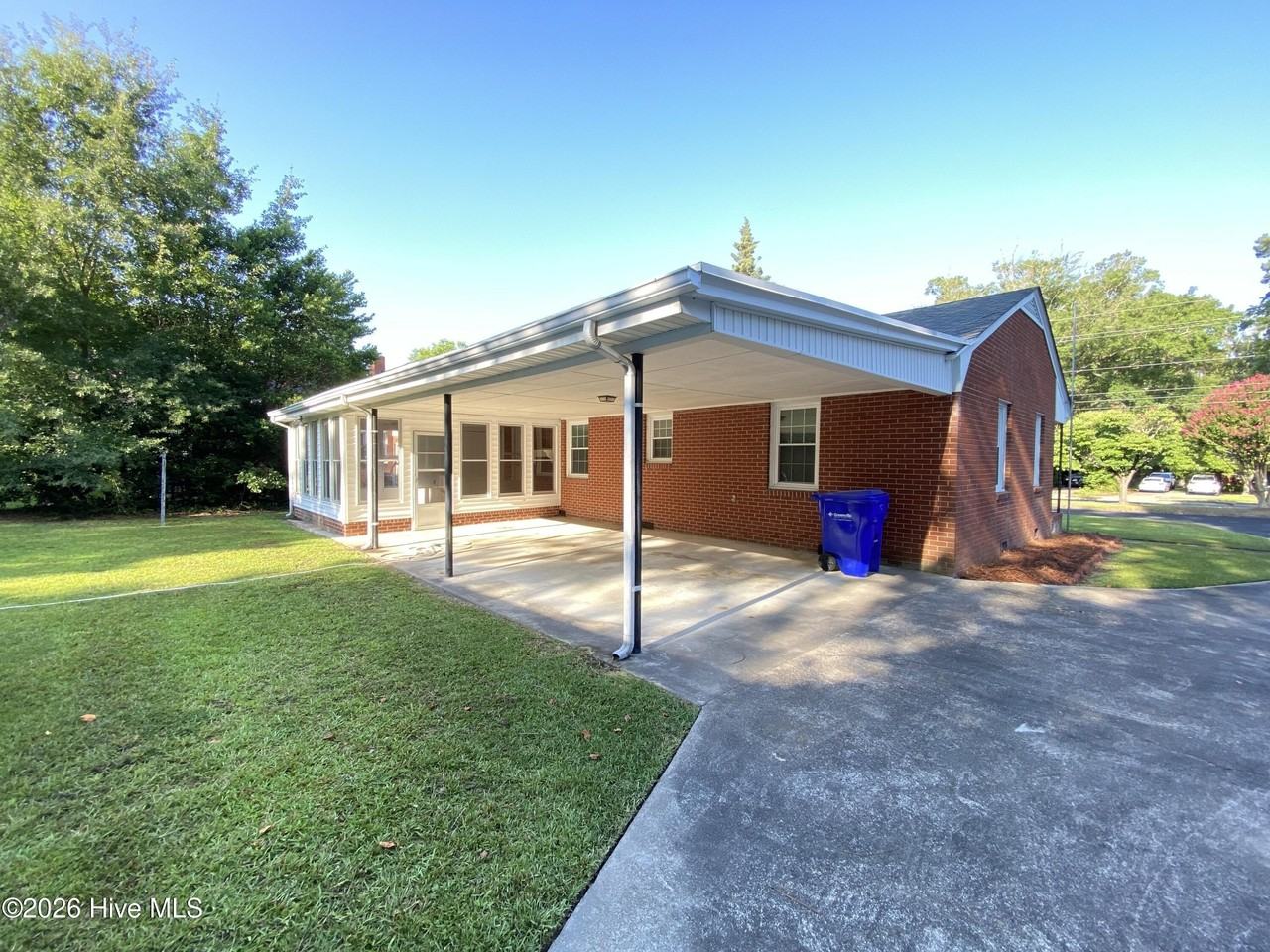 1710 S Elm St - Photo 3 of 21