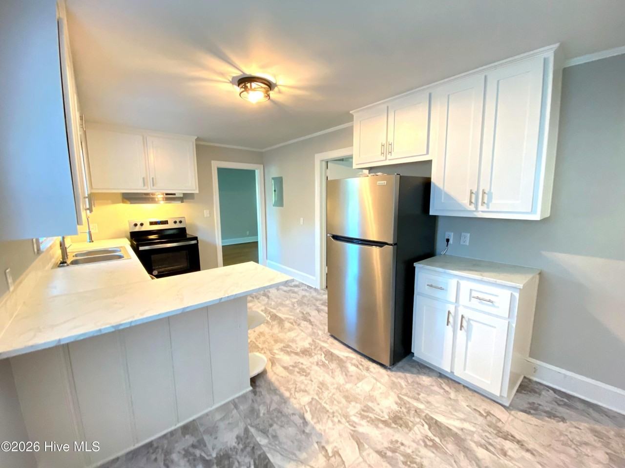 1710 S Elm St - Photo 4 of 21