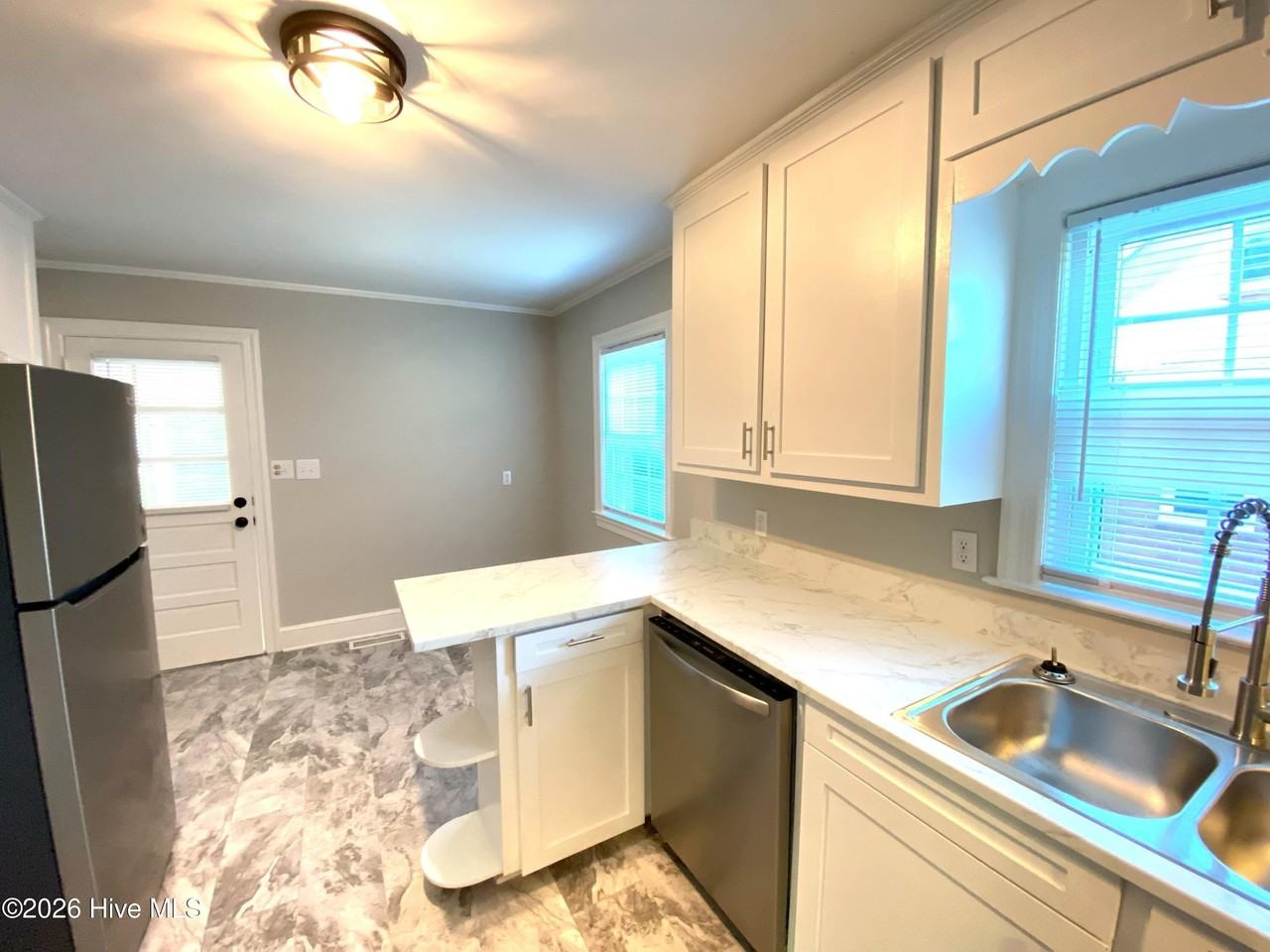 1710 S Elm St - Photo 6 of 21