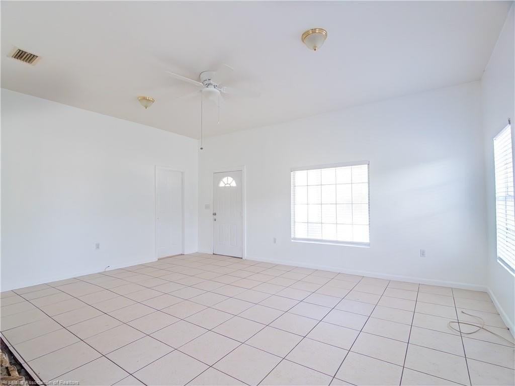 543 Rose Ave - Photo 4 of 15