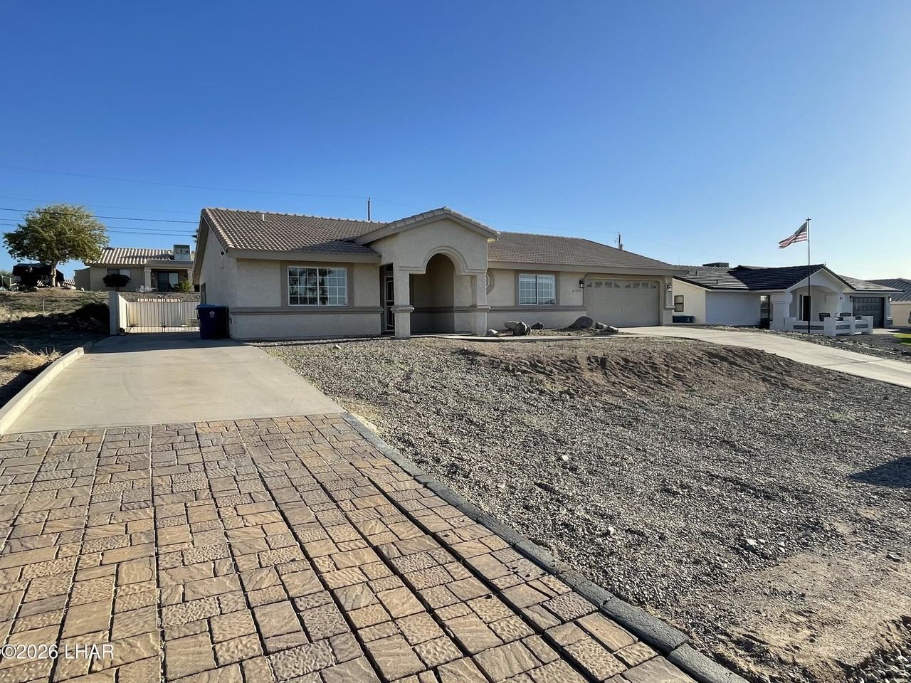 2850 Appletree Dr - Photo 3 of 17