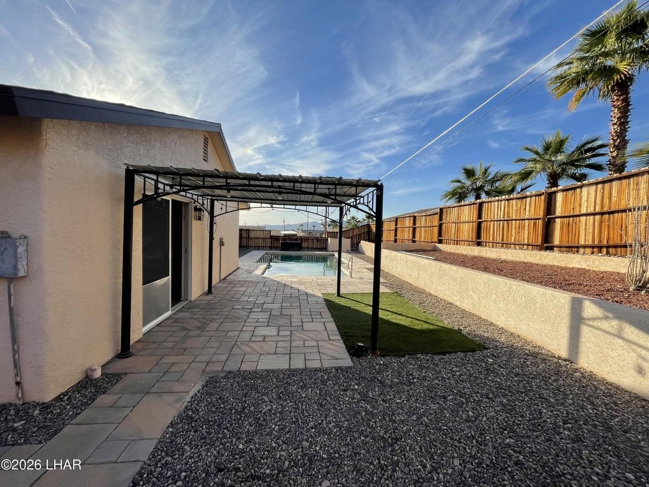 2471 Anita Ave Apt B #B - Photo 7 of 18