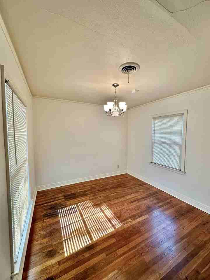 2508 31st St - Photo 4 of 12