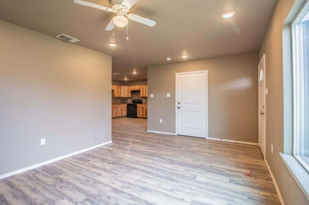 1808 E Auburn St - Photo 3 of 12